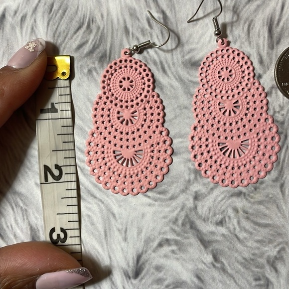 Pink Hollow Filigree Circle Drop Earrings - Picture 10 of 13